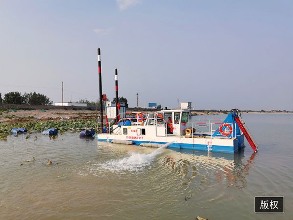  河道泥沙吸泥船