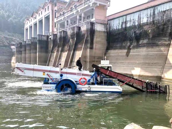 福建武夷山垃圾打捞船