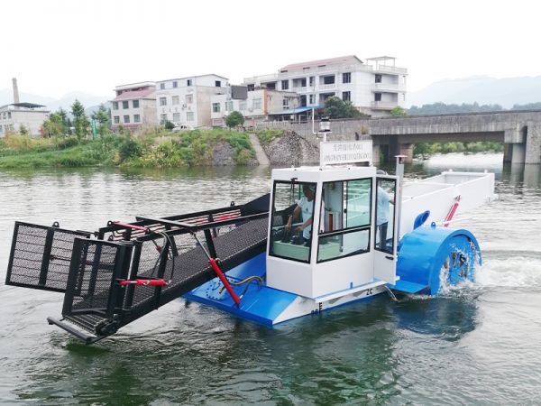 小型全自动垃圾打捞船